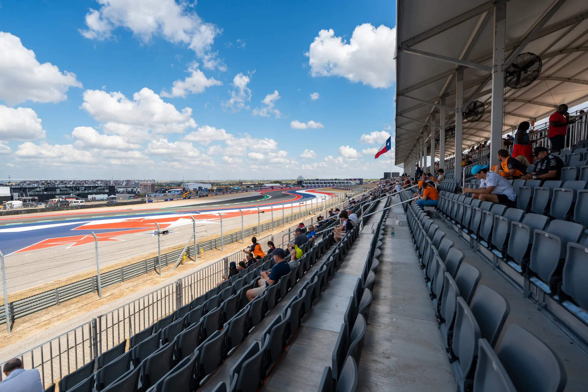 Foto 3 de F1 Austin Texas 2026 - Papaya Club — Hosted by McLaren Mastercard Formula 1® Team